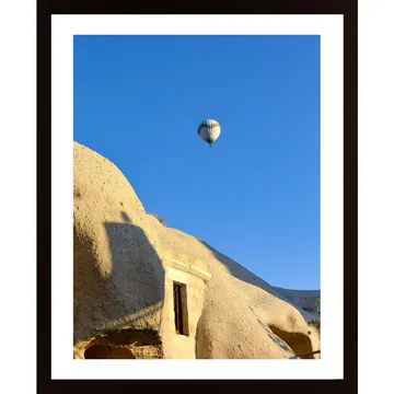 Balloon Over The Town Poster u2013 Upplev Naturens Skönhet