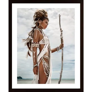 Woman At Beach Poster: Fånga sommarstämning med en vacker tavla