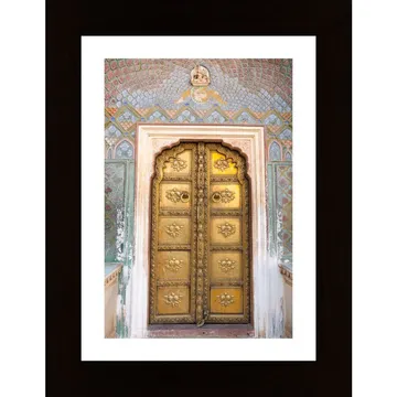 Temple Door In Gold 2: En Bjudande Resa In I Den Storartade Indiska Arkitekturen