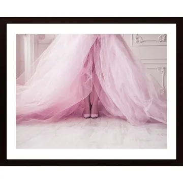 Pink Dress And Shoes Poster: Konsten av elegans och stil